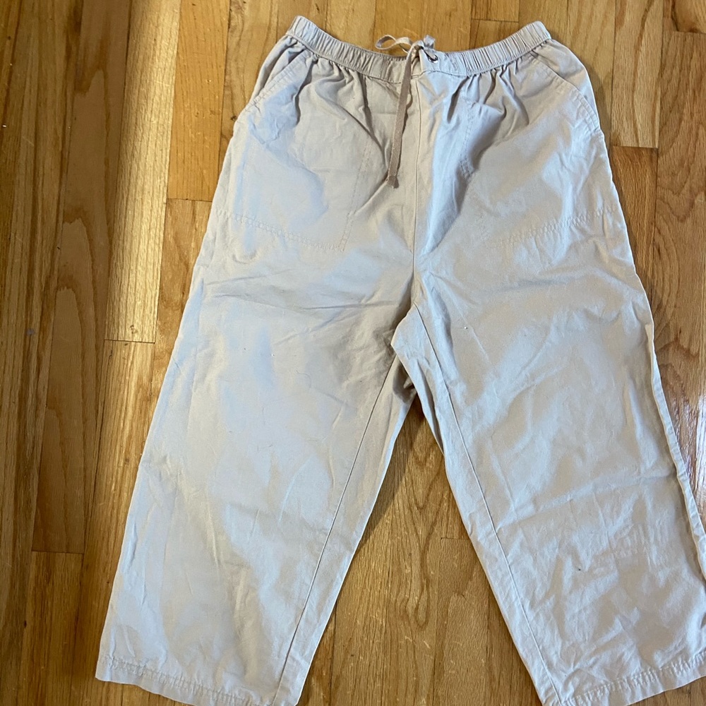 Tan capris